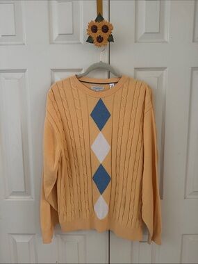 Crewneck Argyle Cable Knit Sweater in Yellow